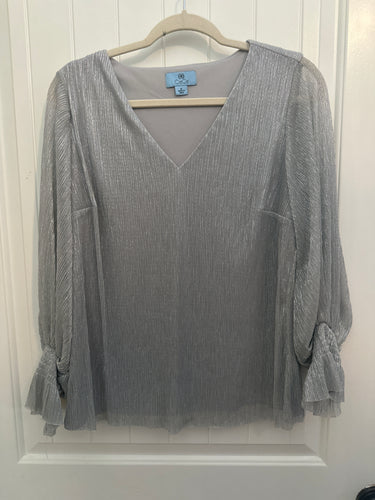 108. CeCe Silver Top Size M (VGUC)