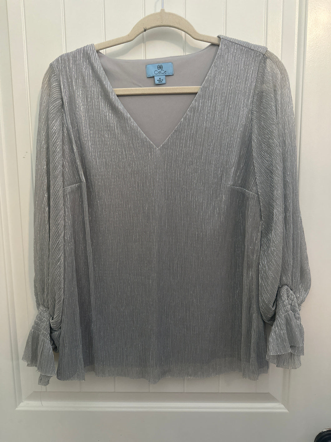 108. CeCe Silver Top Size M (VGUC)