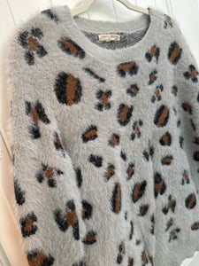 130. Leopard Sweater Size S (VGUC)