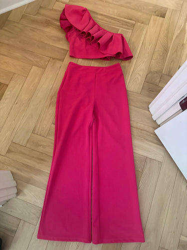 105. Pink Pants and Ruffle Top Size M (VGUC)
