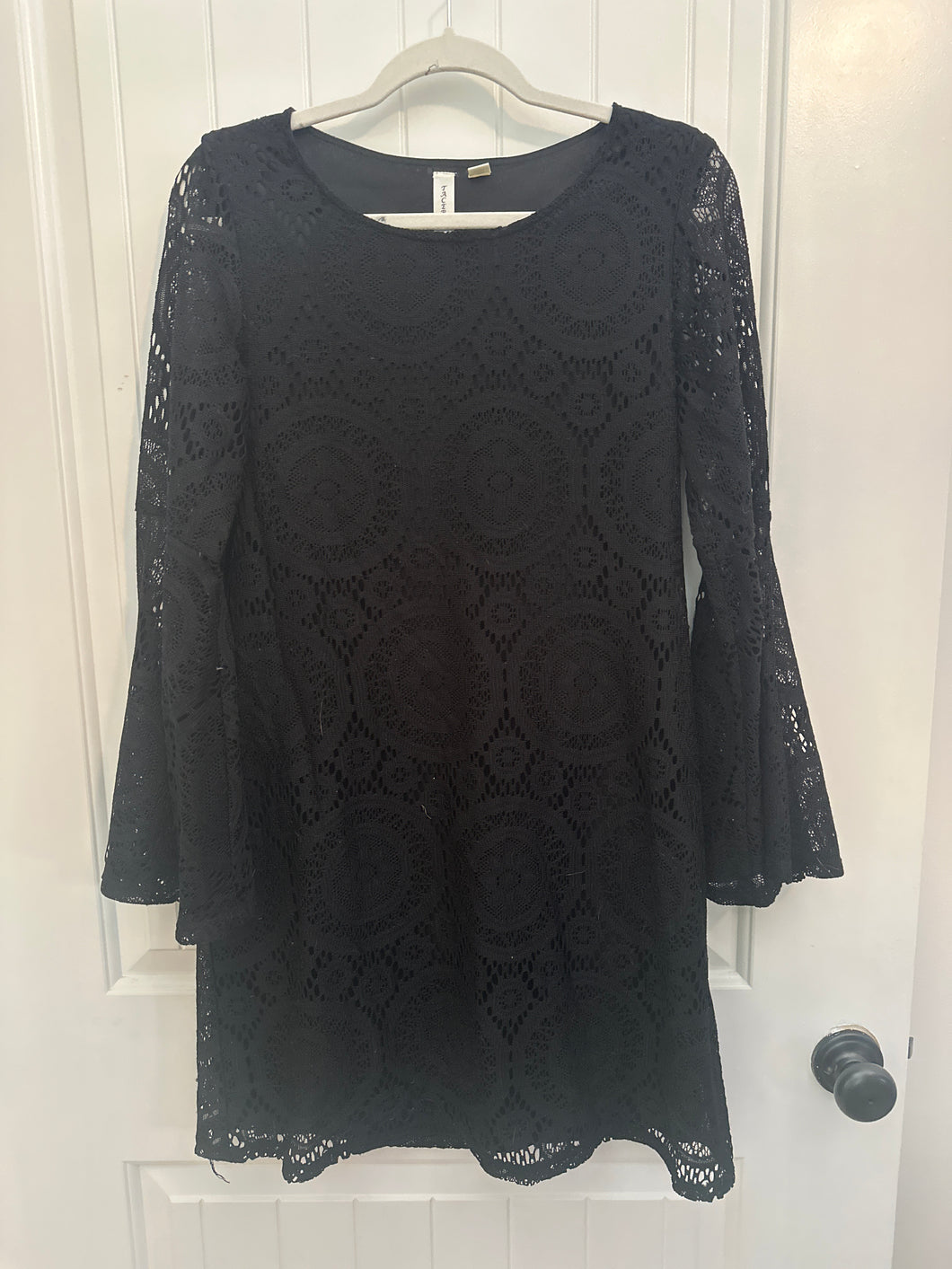 104. Lace Bell Sleeve Dress Size M (VGUC)