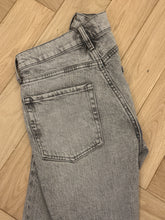 Load image into Gallery viewer, 168. Aeropostale Acid Wash Mom Jean Size 2R (NWOT)