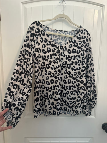 114. LS Leopard Top Size M (VGUC)