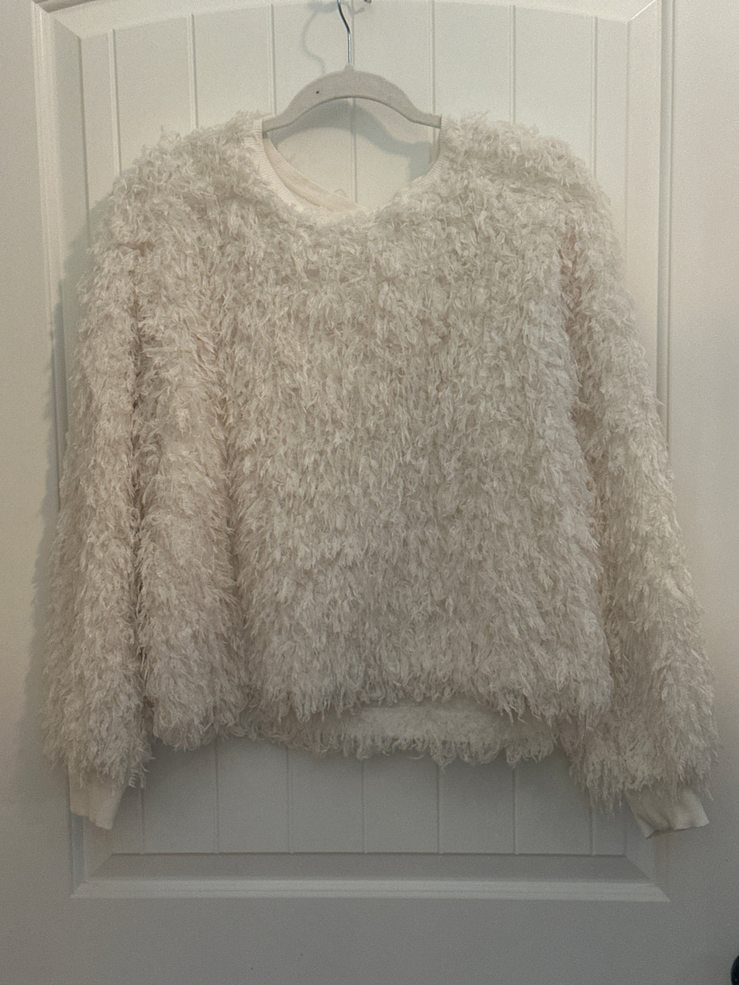 64. White Faux Feathers Sweater Size M (GUC)
