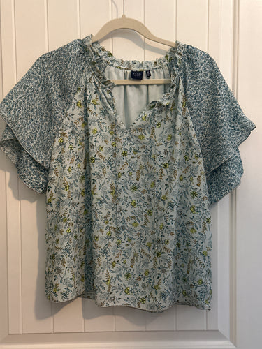 155. Floral Flutter Sleeve Blouse Size M (VGUC)