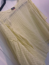 Load image into Gallery viewer, 38. Vince Camuto Lime Blouse Too Size M (VGUC)