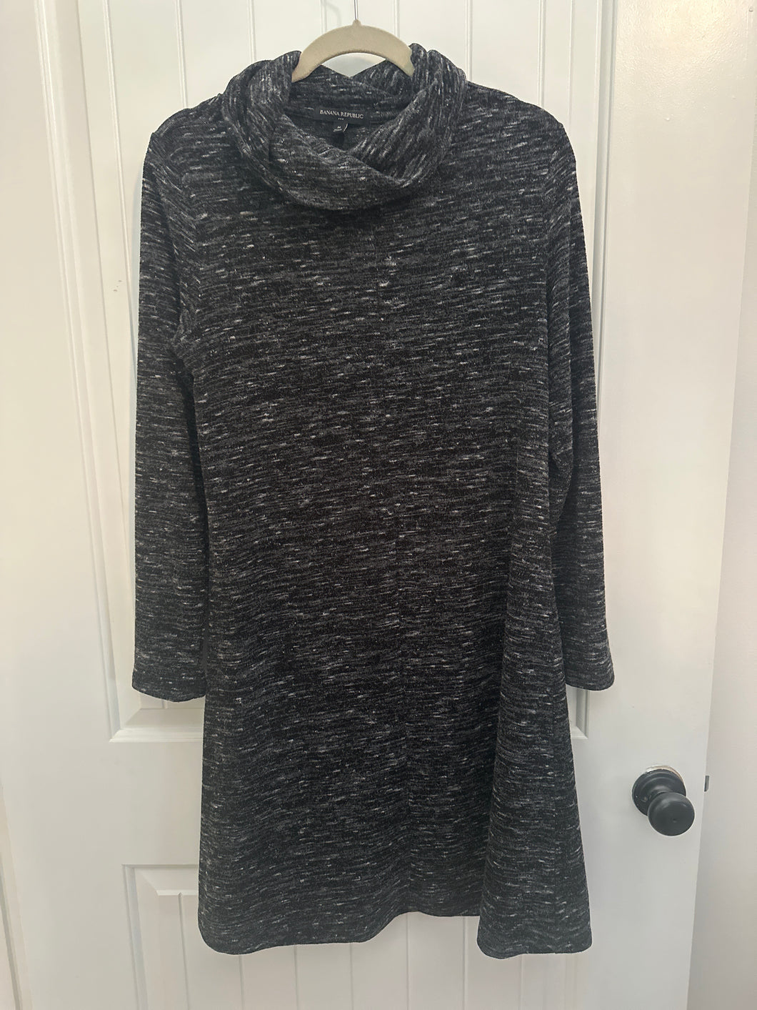 102. Banana Republic Sweater Dress Size M (VGUC)
