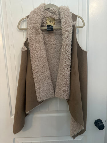 121. Suede and Fur Vest Size L (VGUC)
