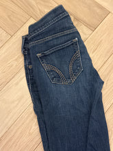 Load image into Gallery viewer, 165. Hollister Social Stretch Jeans Size 26 (VGUC)