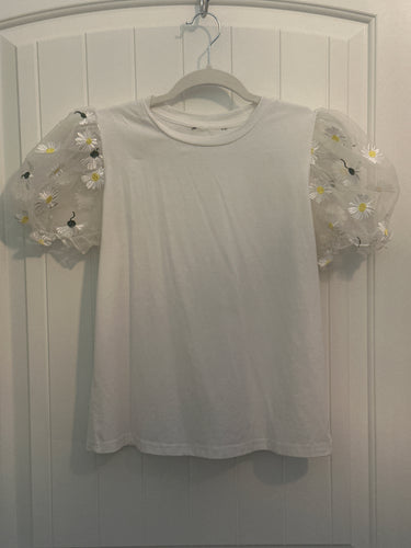 37. Daisy Puff Sleeve Tee Size M (VGUC)