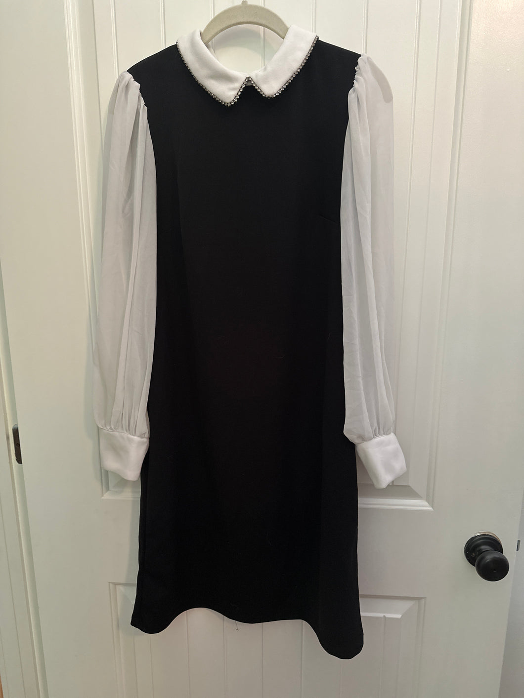 140. Sheer Sleeve BW Dress Size 10 (VGUC)