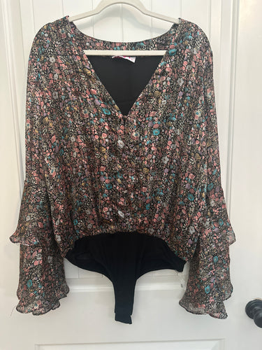 116. Floral Bell Sleeve Body Suit Top Size L (VGUC)